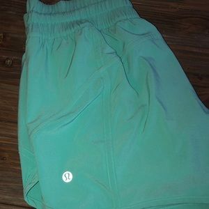 lululemon tracker short 6